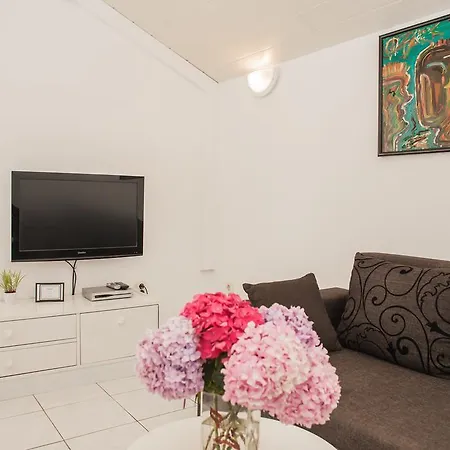 Hana's Place Apartment *