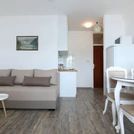 Hana's Place *