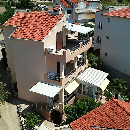 Hana's Place Apartment